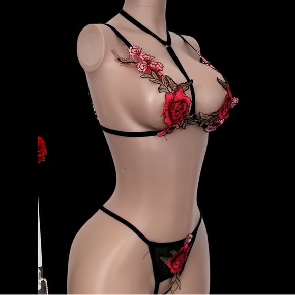 Black & Red Rose, Kink Strapped, Lingerie Set - Picture 4 of 12